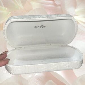 Oakley Logo "Signature O" Hard shell Men’s Sunglasses Case, White